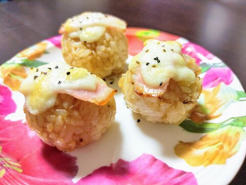 コロコロ!!ベーコンチーズの焼きおにぎり